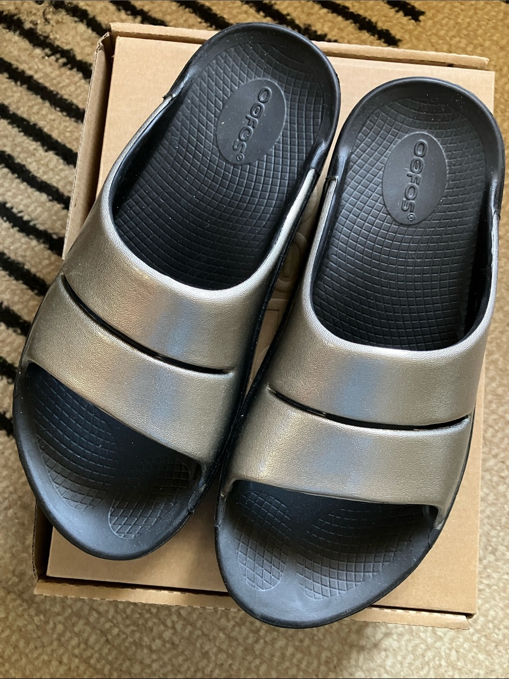OOFOS lux Latte and Black Recovery Sandals